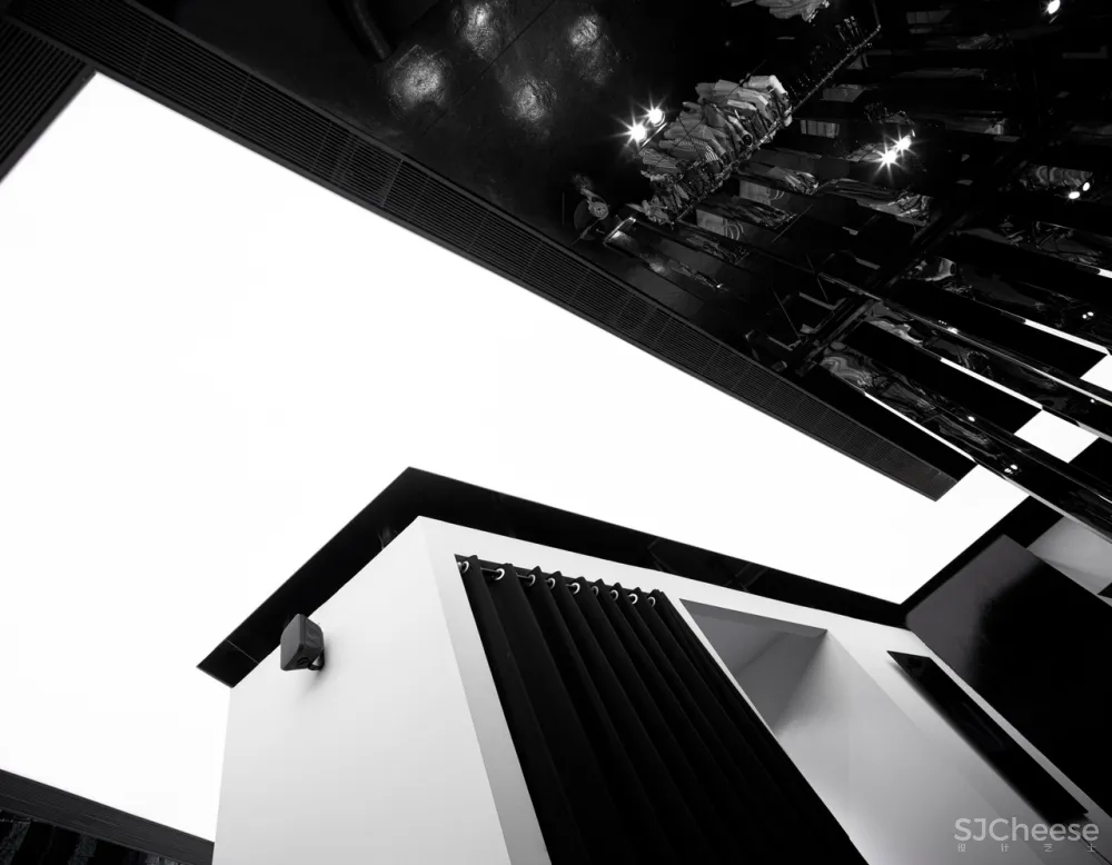 陈书灏新作丨多面性镜面空间体—南昌暗黑系买手店