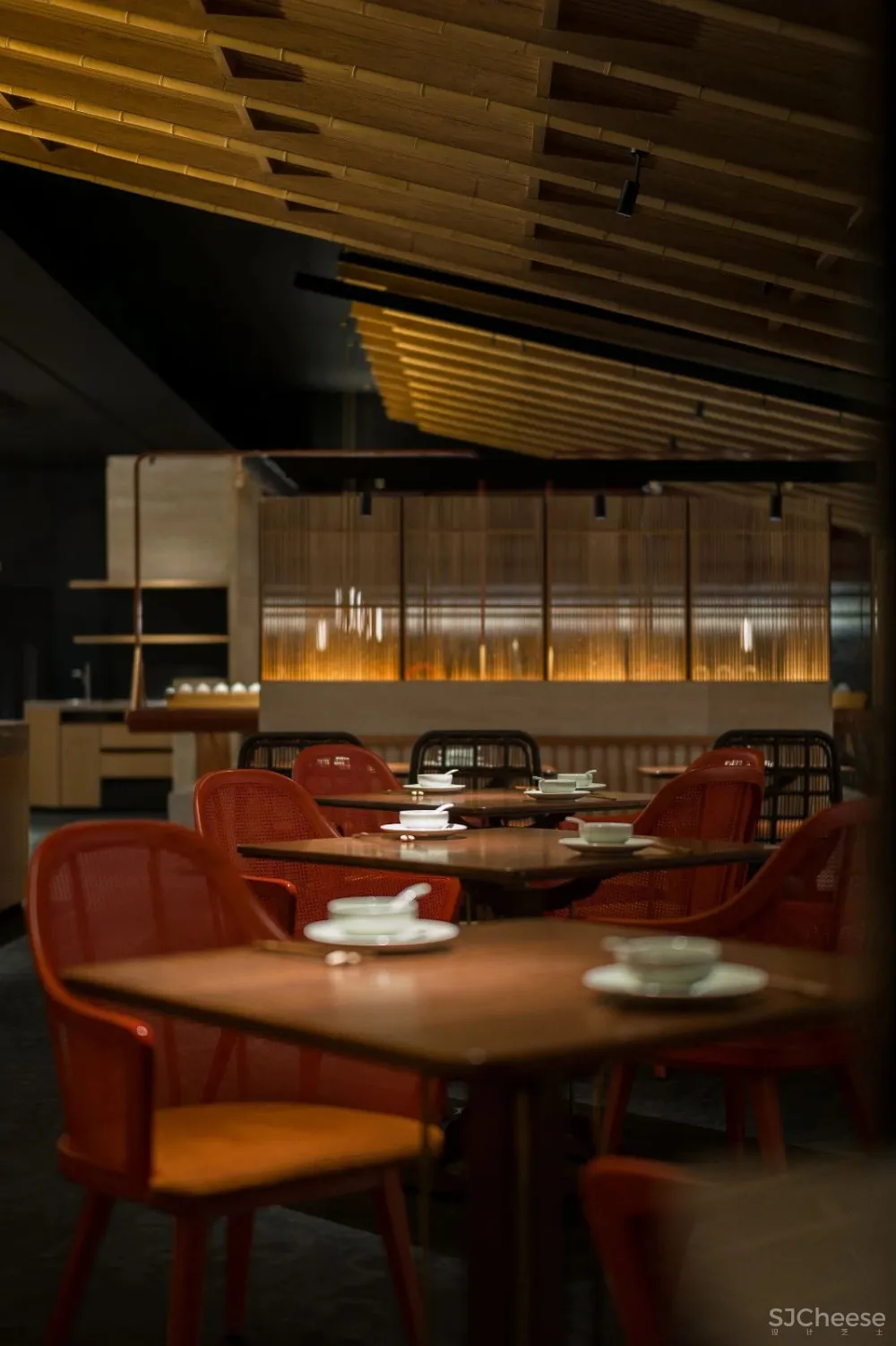 蜂鸟设计:续航14年,他们创作的餐饮空间“很超纲”