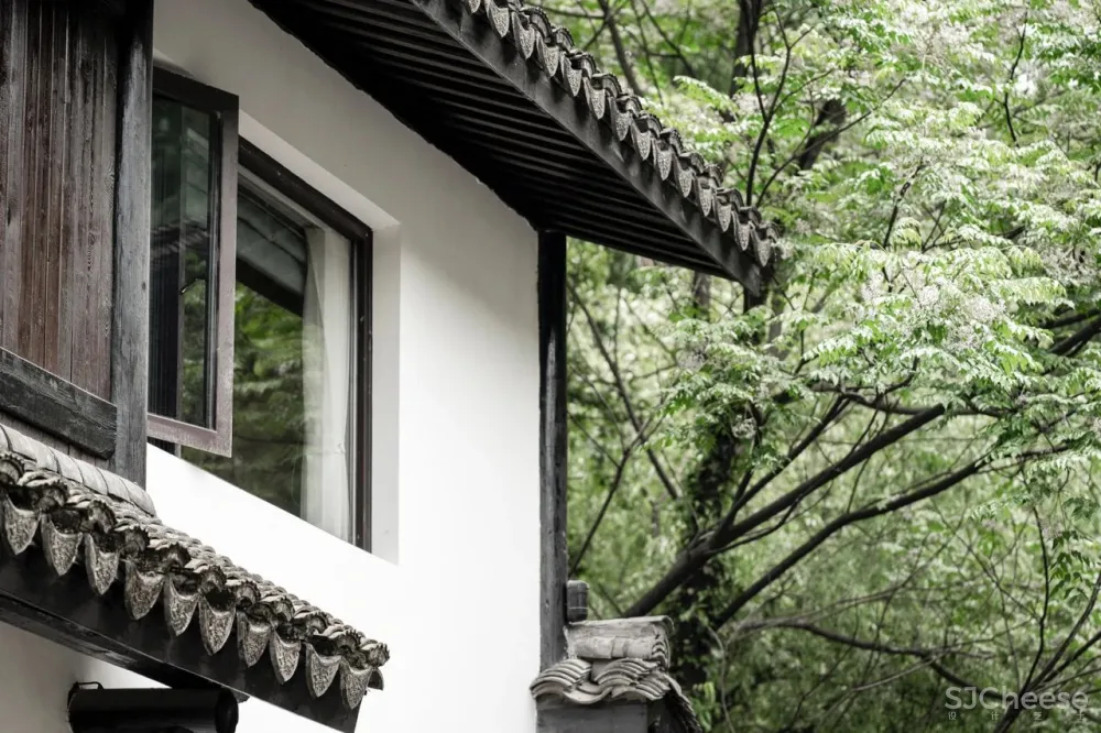 西湖边的“小京都”要藏不住了！与祈愿福地相邻，500天匠心打造千万级美宿，私享禅意清净，夜观原生态萤火虫