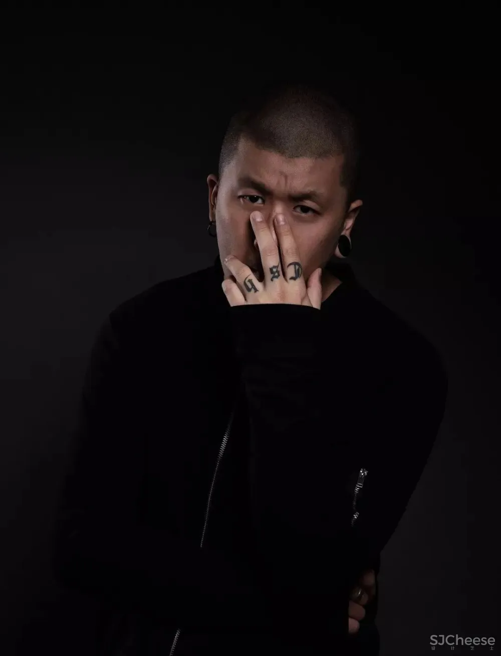 陈书灏新作丨多面性镜面空间体—南昌暗黑系买手店