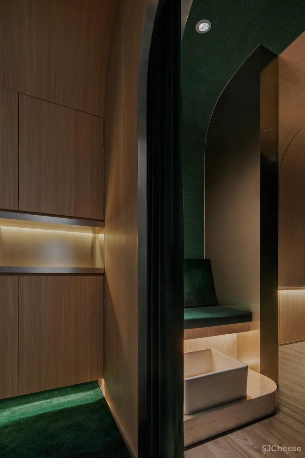 在城市绿洲，驶向心灵的列车