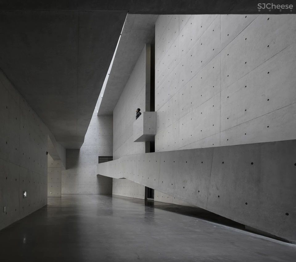 魏春雨作品:谢子龙影像艺术馆