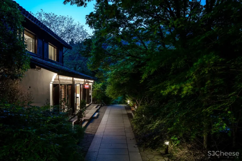 西湖边的“小京都”要藏不住了！与祈愿福地相邻，500天匠心打造千万级美宿，私享禅意清净，夜观原生态萤火虫