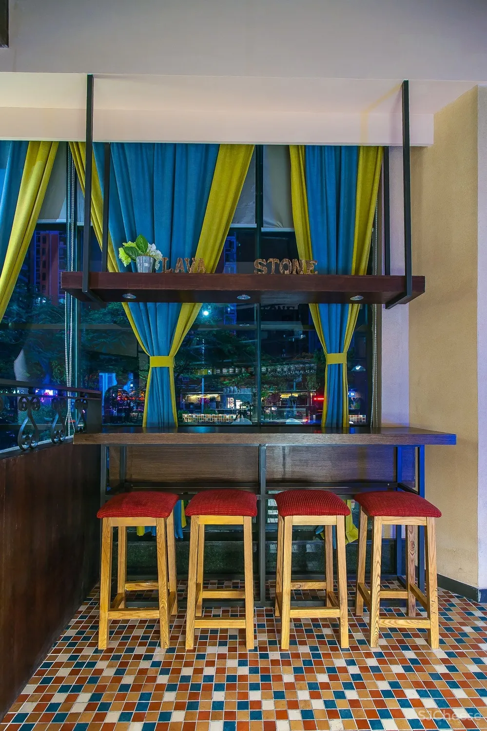 牛排餐厅设计【原石牛扒】约上朋友聚一聚,在这高颜值艺术餐厅