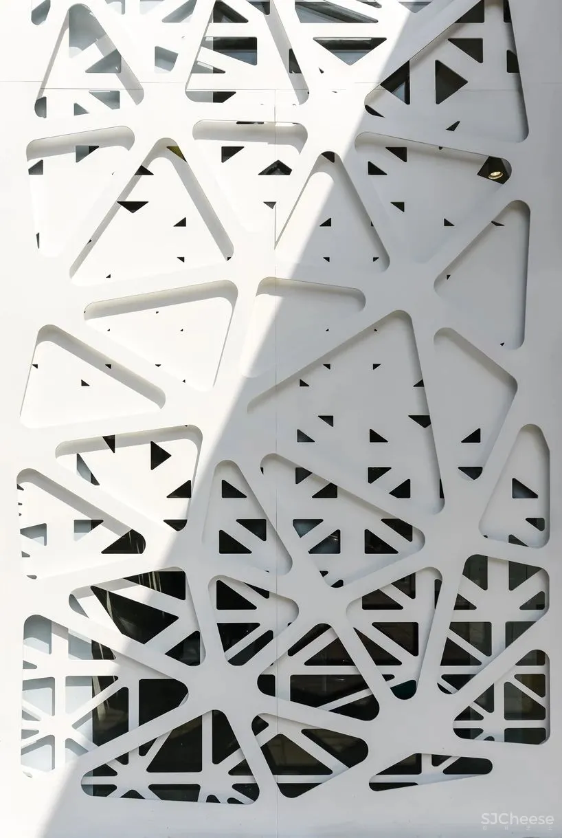 Nuru Karim丨师从扎哈的印度鬼才建筑师