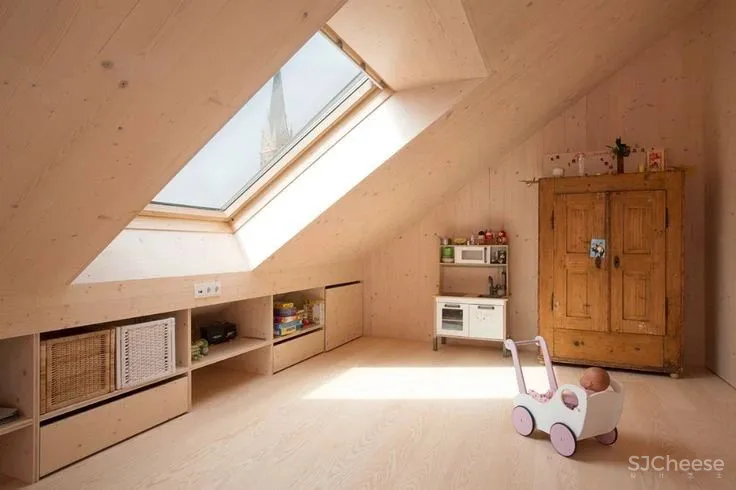 你买的顶楼比中层都贵?我觉得不亏......