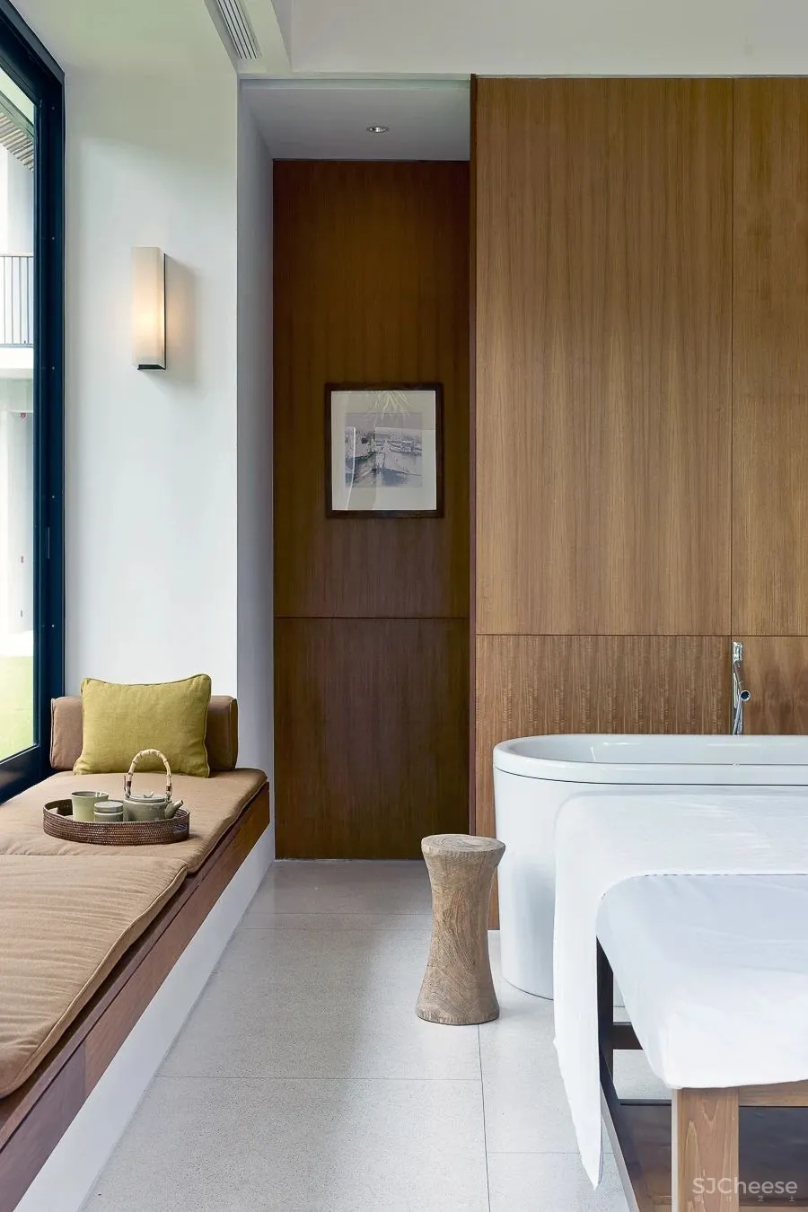 他曾与Kerry Hill 一起设计安缦伊沐,自然朴质的极致呈现