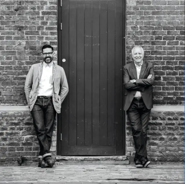 伦敦那个煤气包爆改的公寓,顶层复式样板房公开了,一套卖7000万