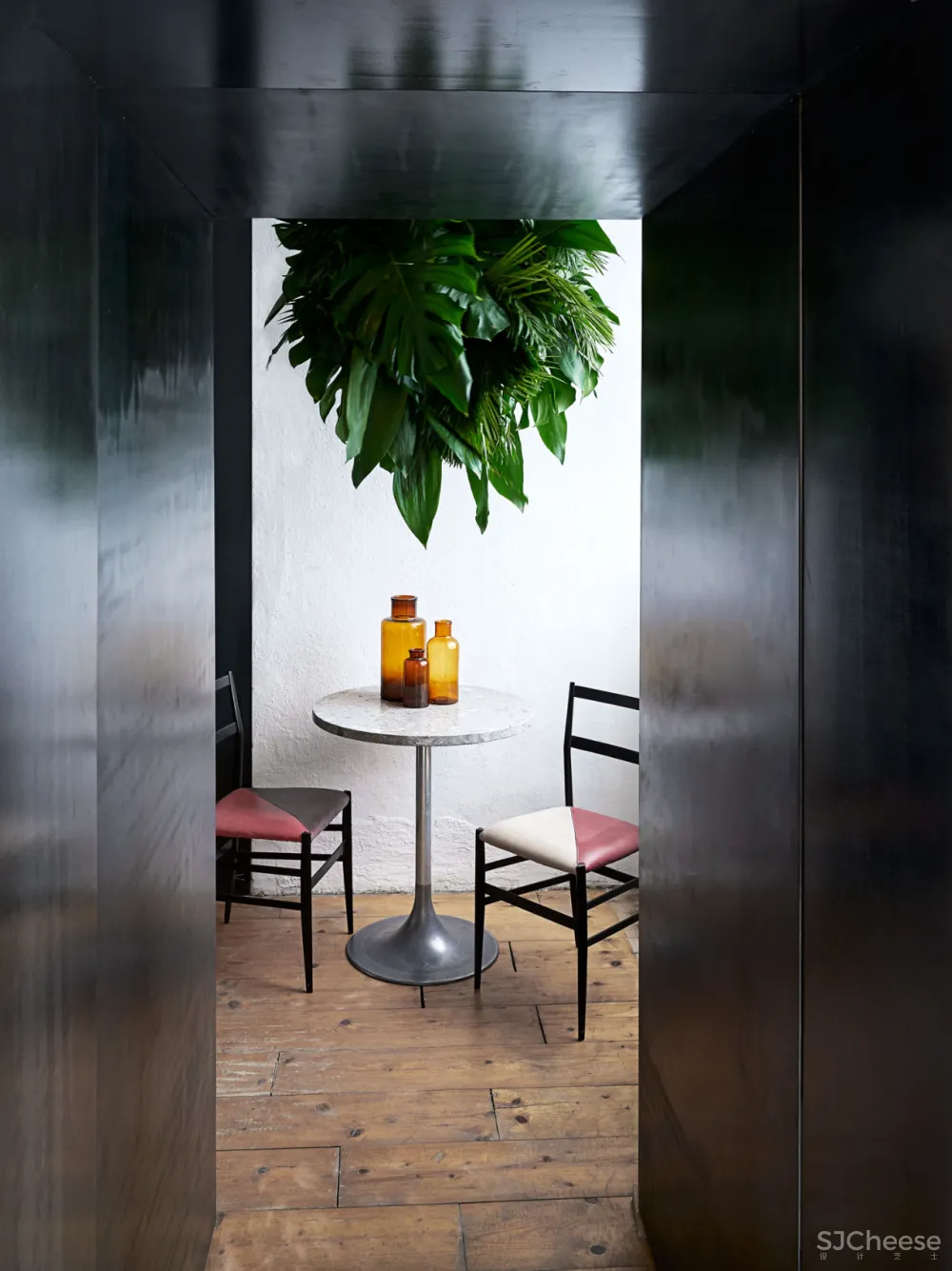 摆满艺术品的 LOFT,才是有腔调的家