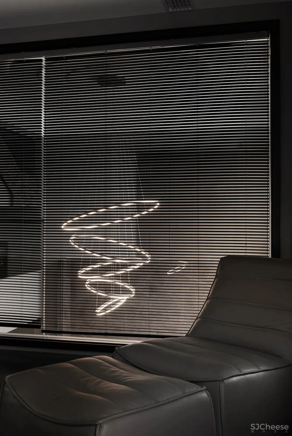 280㎡暗色系私宅,比“高级灰”更有格调!