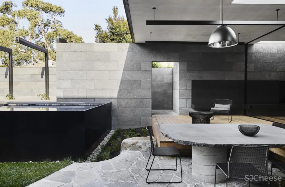 Splinter Society 基石住宅,原始质感中的精致生活