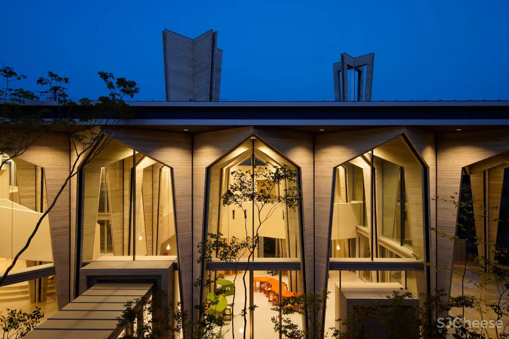 日本设计的幼儿园食堂,还能开生日趴,有员工休息区,空间利用到了极致