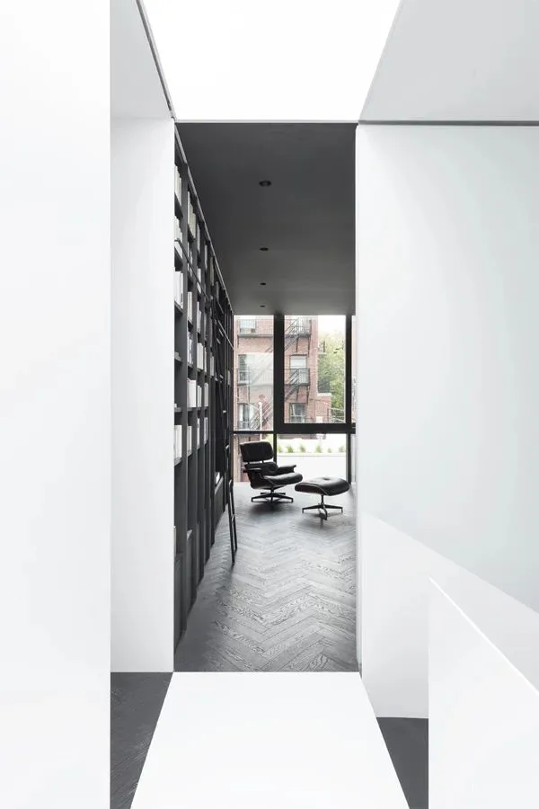 有色彩洁癖的设计师，设计的家居是什么样的？