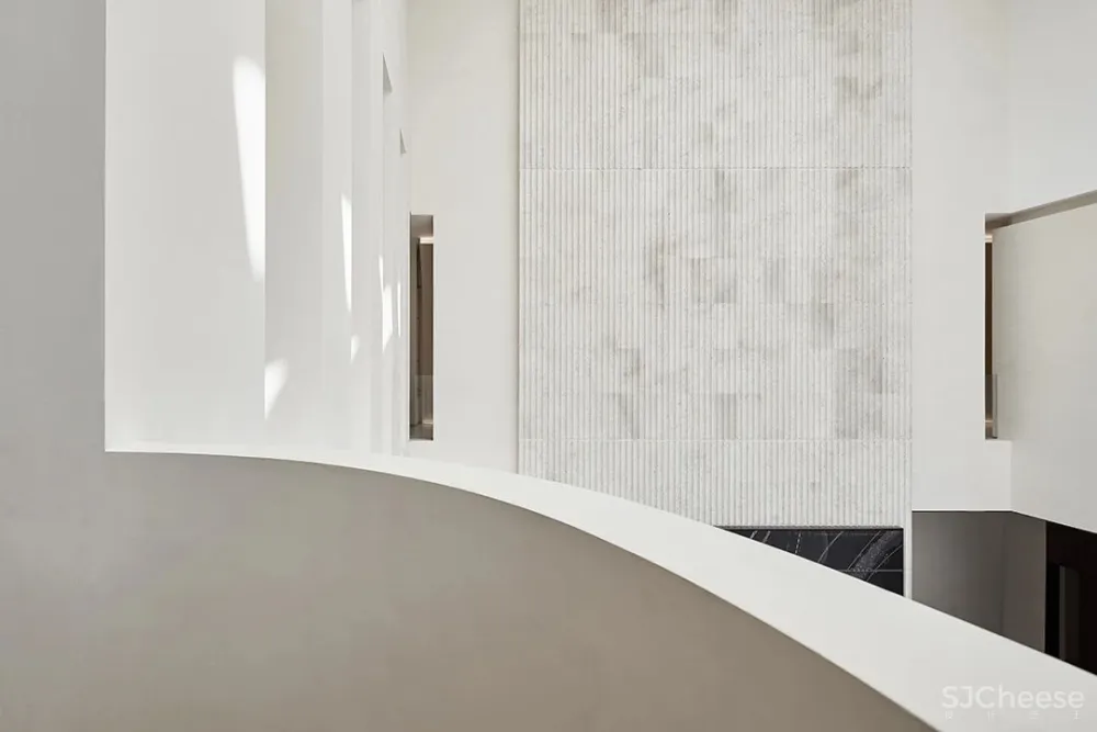 G ART 集艾：反潮流的白，探寻纯粹极简的艺术灵性