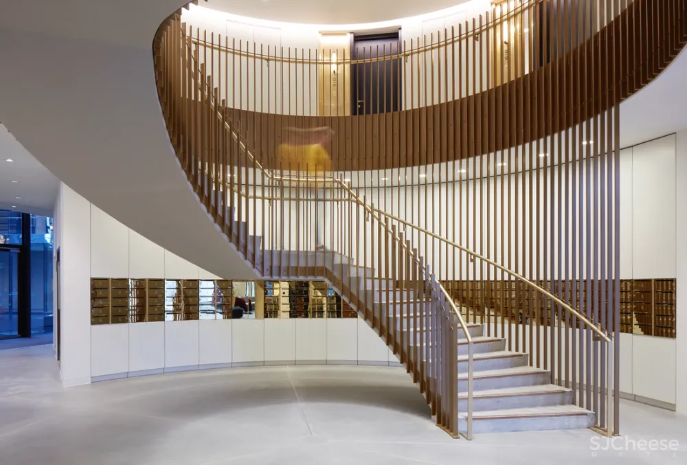 伦敦那个煤气包爆改的公寓,顶层复式样板房公开了,一套卖7000万