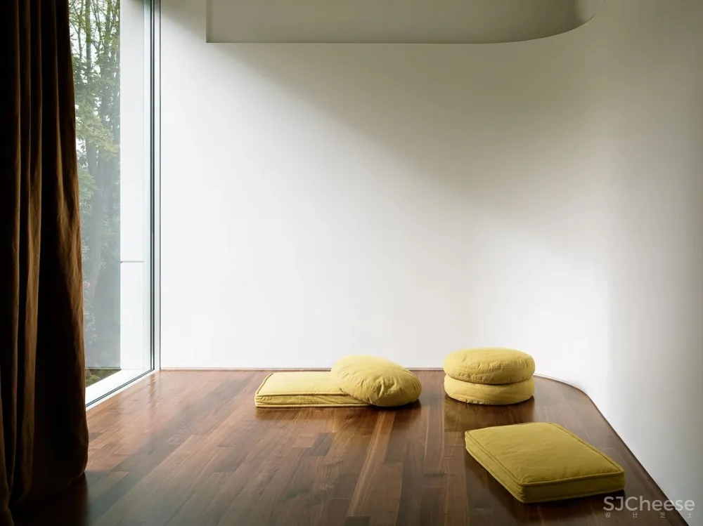 他曾与Kerry Hill 一起设计安缦伊沐,自然朴质的极致呈现