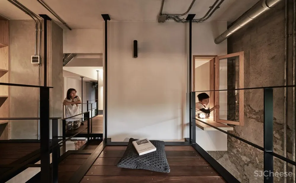 日本设计奖工业风-wabi sabi,卧室悬浮的家像一座图书馆