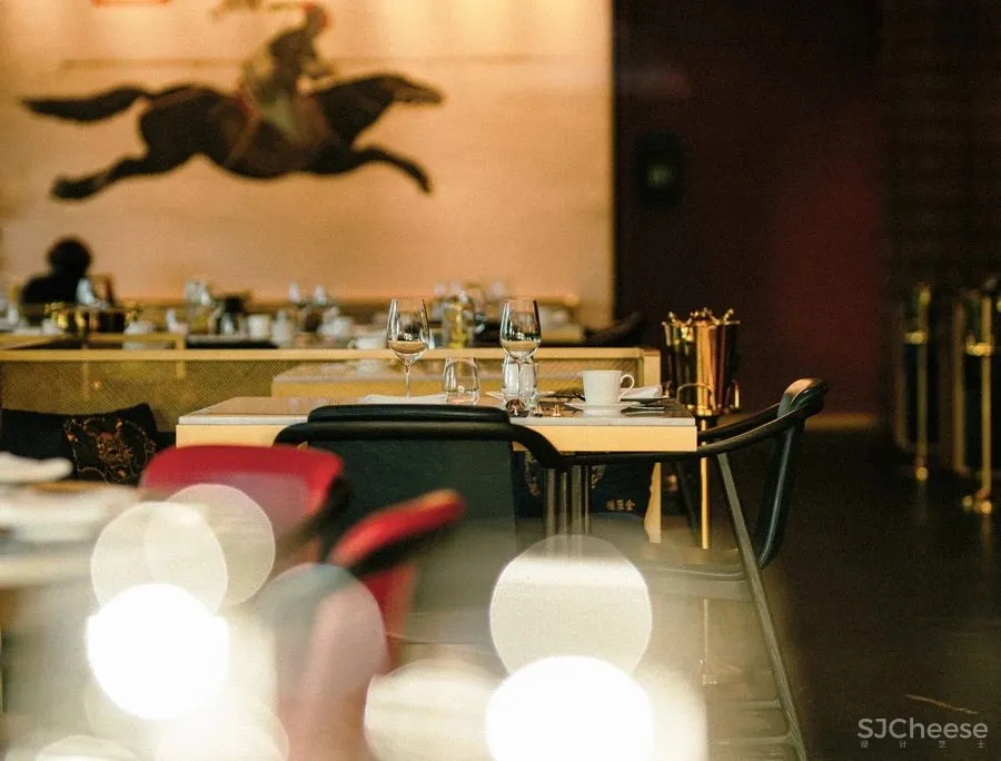 古鲁奇新作 全球首家5D餐厅,全聚德温哥华店