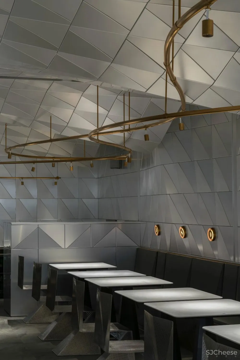 蜂鸟设计:续航14年,他们创作的餐饮空间“很超纲”