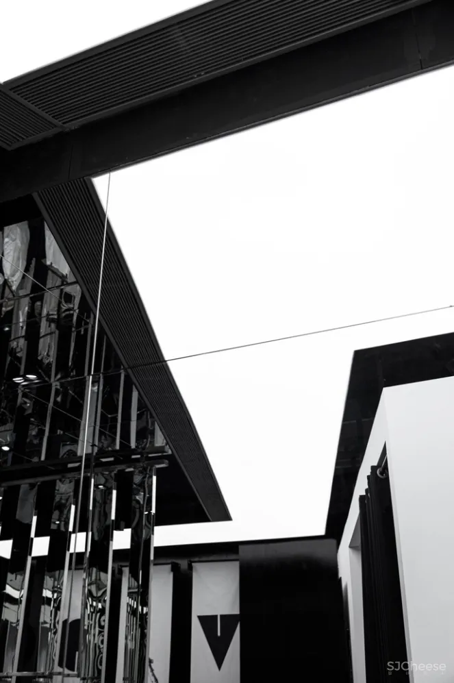 陈书灏新作丨多面性镜面空间体—南昌暗黑系买手店