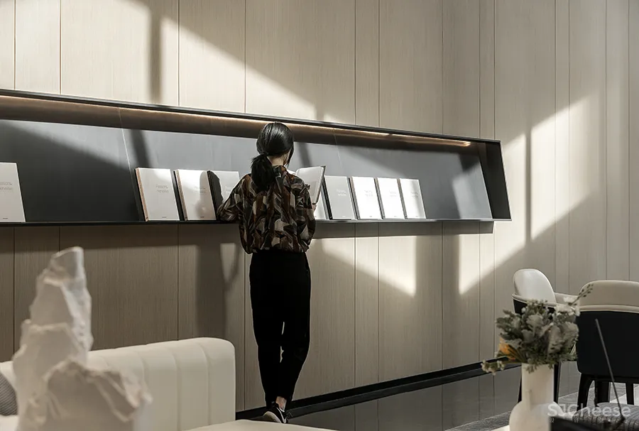 AGH：重叠、拆分、解构，演绎工业文明的重生