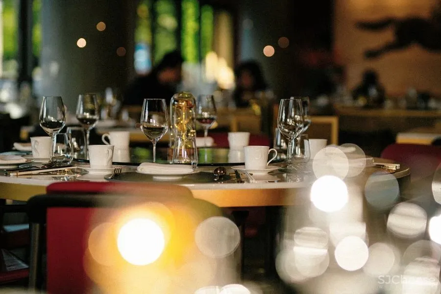 古鲁奇新作 全球首家5D餐厅,全聚德温哥华店