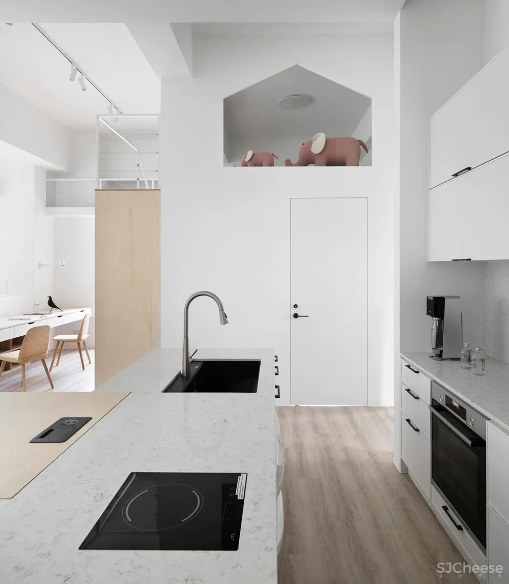 148㎡住一家四口,纯白墙面 桦木层板,打造自然无拘的家