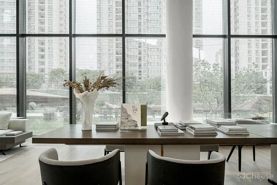 AGH：重叠、拆分、解构，演绎工业文明的重生