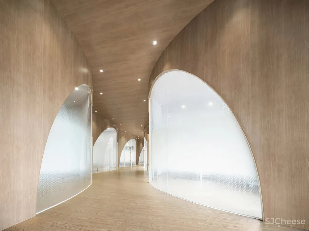 通透感 流动性，打造纯净儿童空间 反几建筑