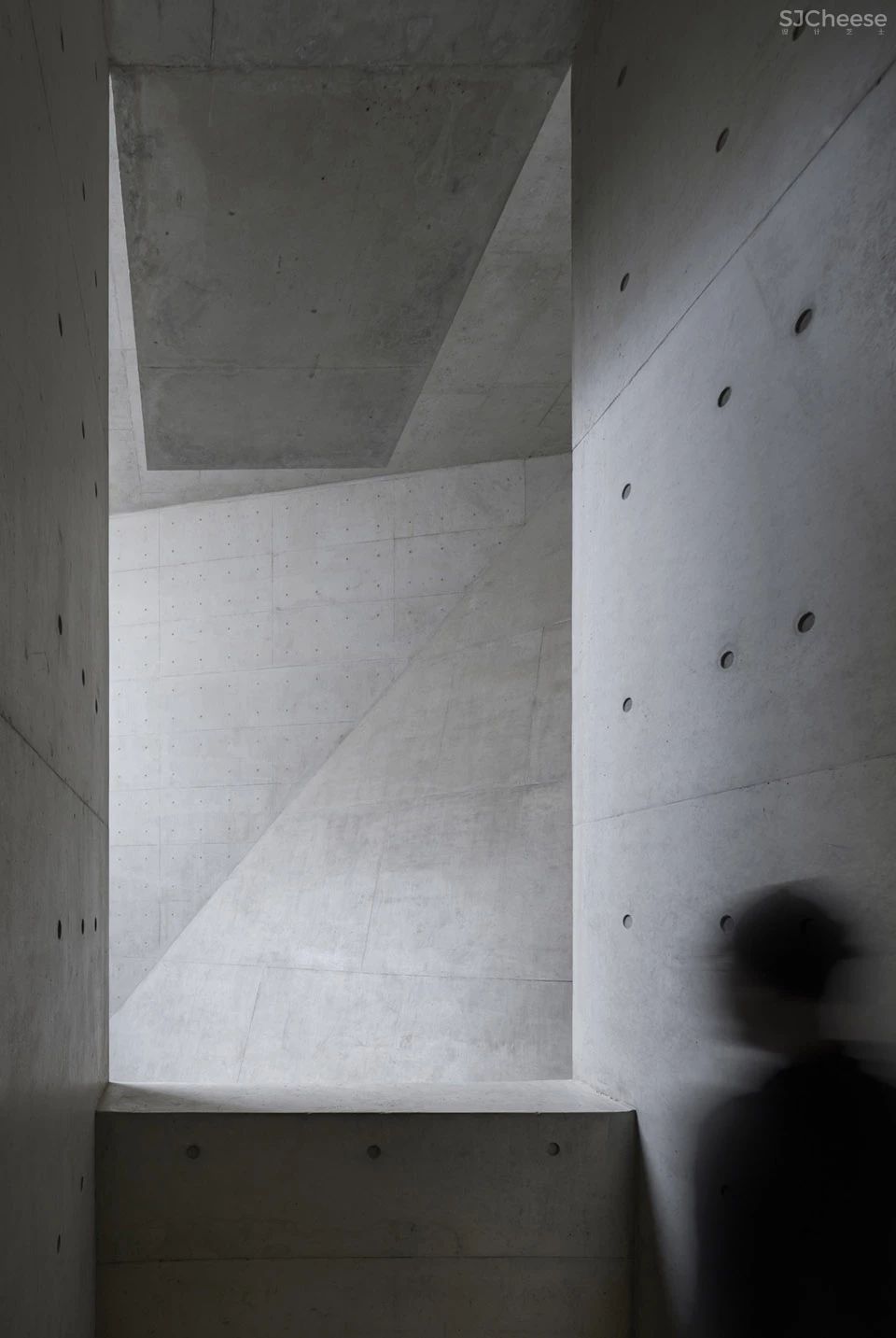 魏春雨作品:谢子龙影像艺术馆