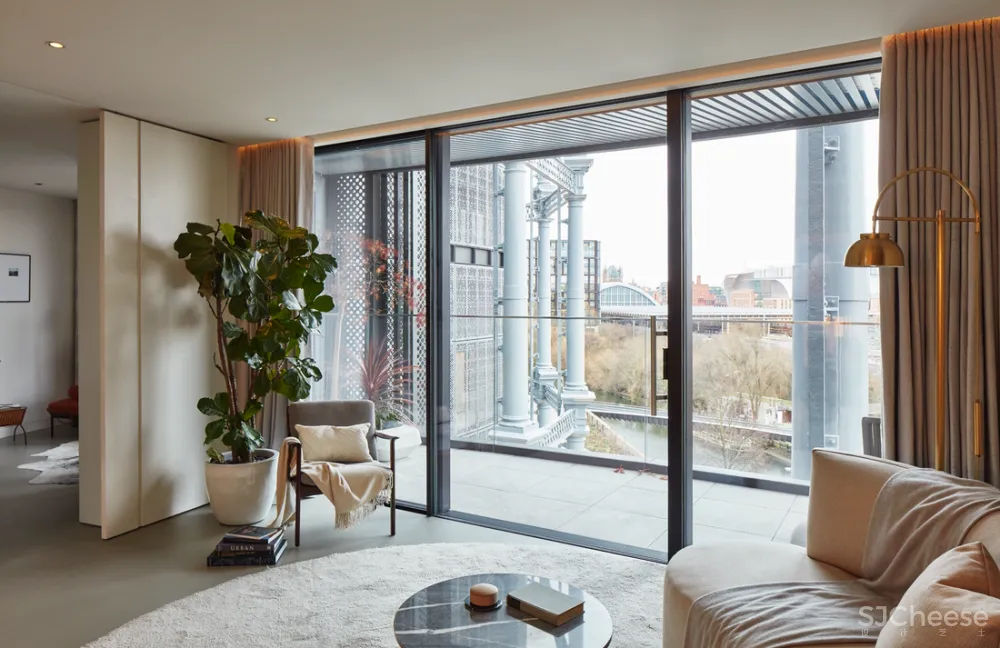 伦敦那个煤气包爆改的公寓,顶层复式样板房公开了,一套卖7000万