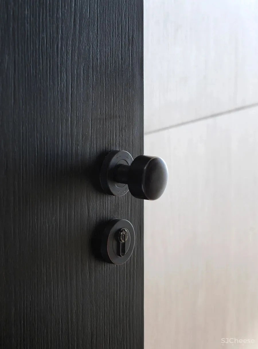 他曾与Kerry Hill 一起设计安缦伊沐,自然朴质的极致呈现