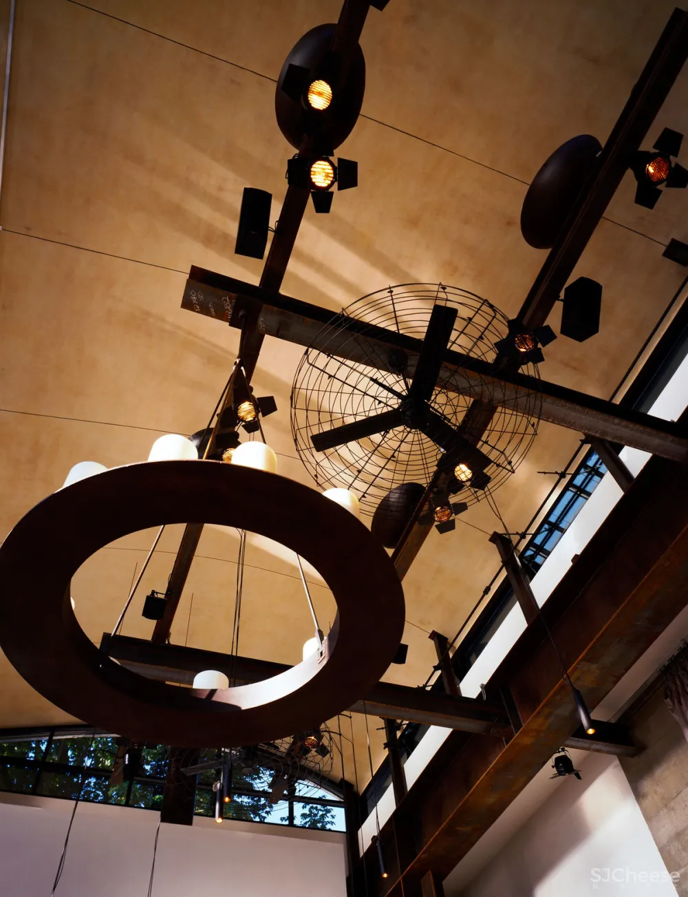 他设计的10栋别墅,每一个都“机关算尽”太酷了!