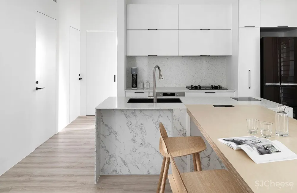 148㎡住一家四口,纯白墙面 桦木层板,打造自然无拘的家