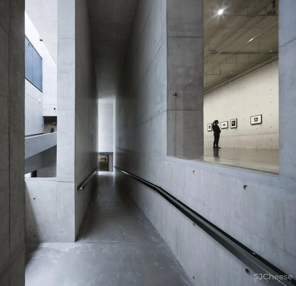 魏春雨作品:谢子龙影像艺术馆