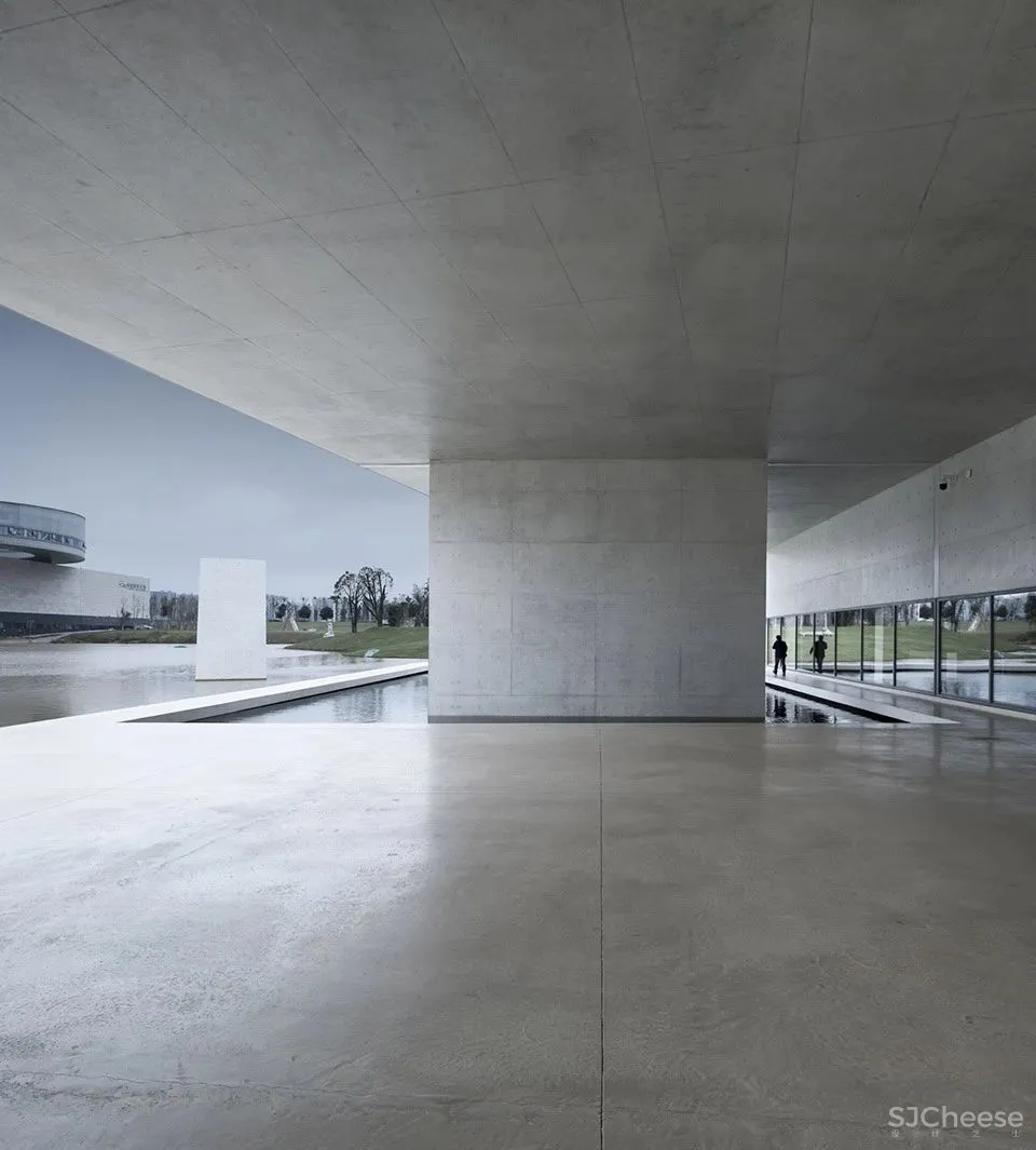 魏春雨作品:谢子龙影像艺术馆