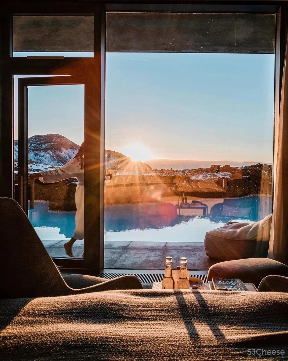 800年火山口的心灵治愈系酒店,全世界都来泡绝美蓝色温泉!