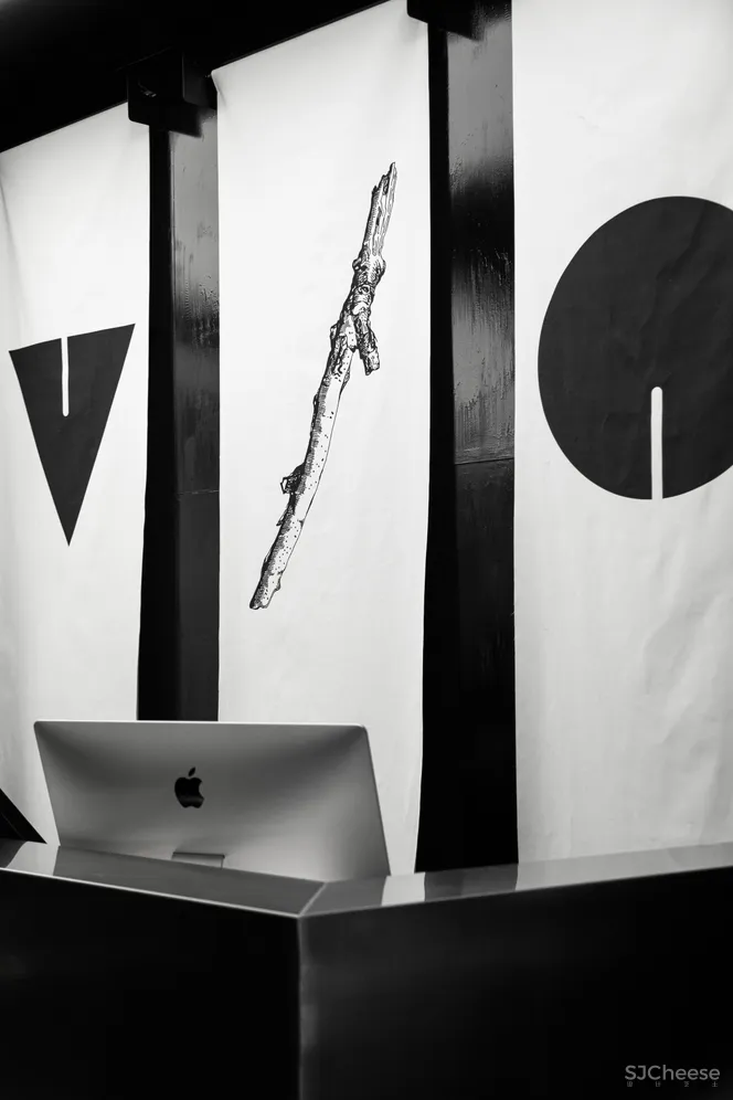 陈书灏新作丨多面性镜面空间体—南昌暗黑系买手店