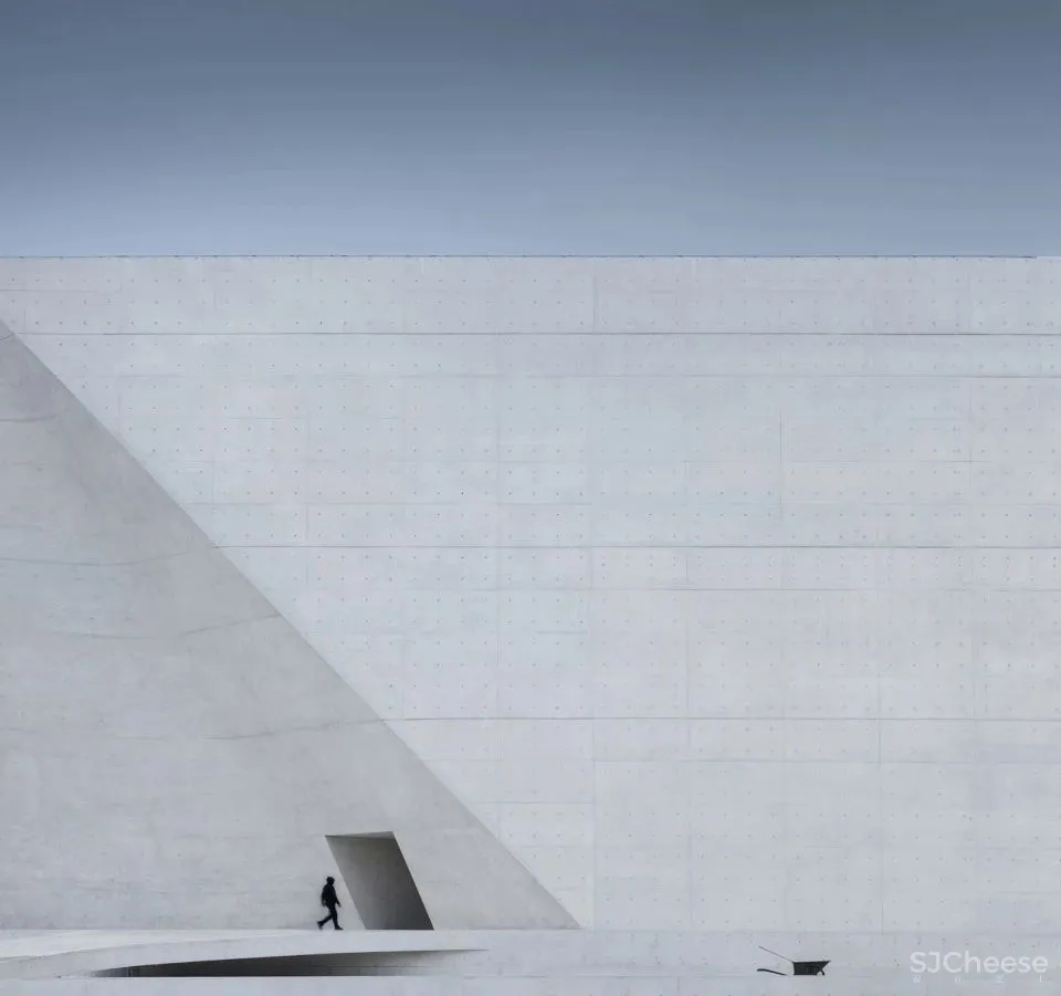 魏春雨作品:谢子龙影像艺术馆