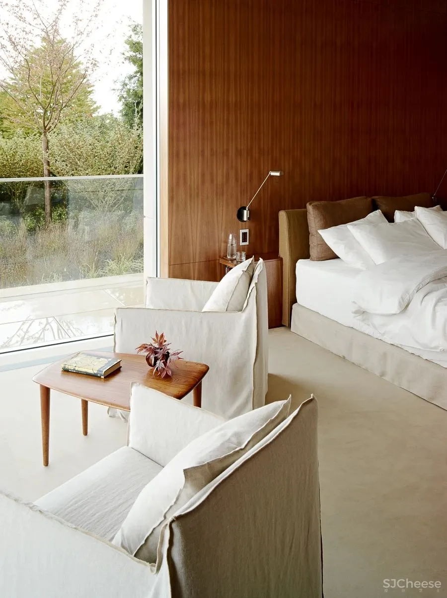 他曾与Kerry Hill 一起设计安缦伊沐,自然朴质的极致呈现