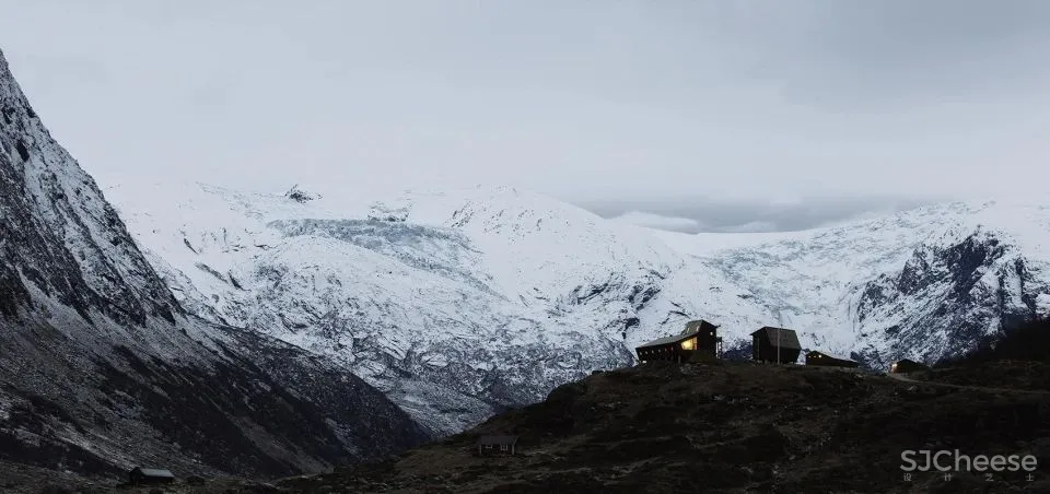 “冰川来客”的福音！五边形倾斜小木屋抵御极端气候，成为徒步旅行者的温暖避风港