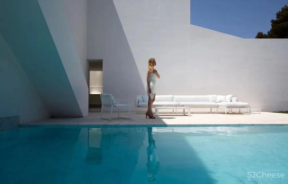 美爆了,白色极简主义别墅!