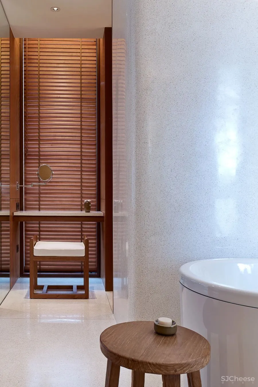 他曾与Kerry Hill 一起设计安缦伊沐,自然朴质的极致呈现