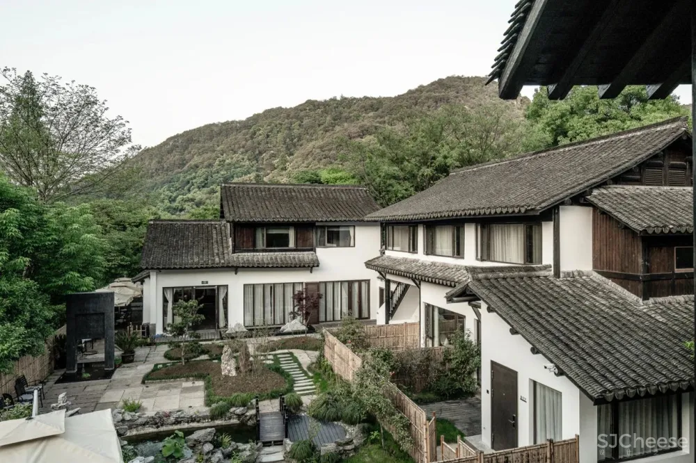 西湖边的“小京都”要藏不住了！与祈愿福地相邻，500天匠心打造千万级美宿，私享禅意清净，夜观原生态萤火虫