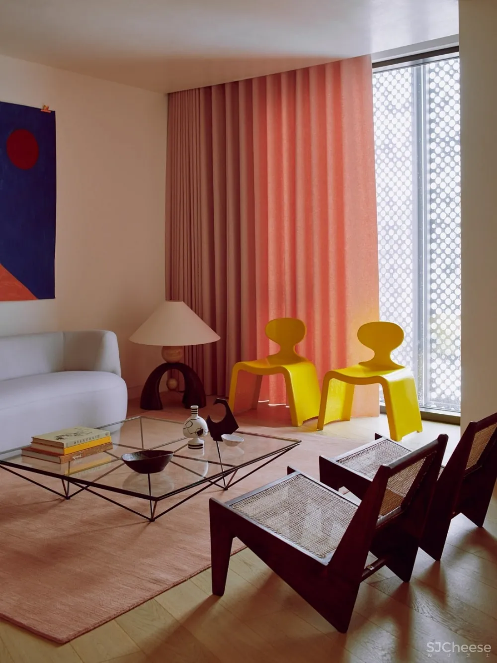 伦敦那个煤气包爆改的公寓,顶层复式样板房公开了,一套卖7000万