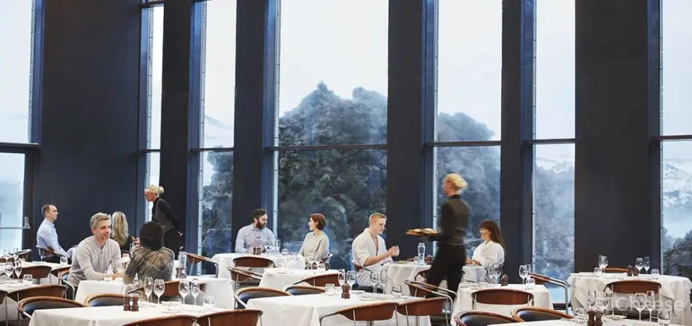 800年火山口的心灵治愈系酒店,全世界都来泡绝美蓝色温泉!