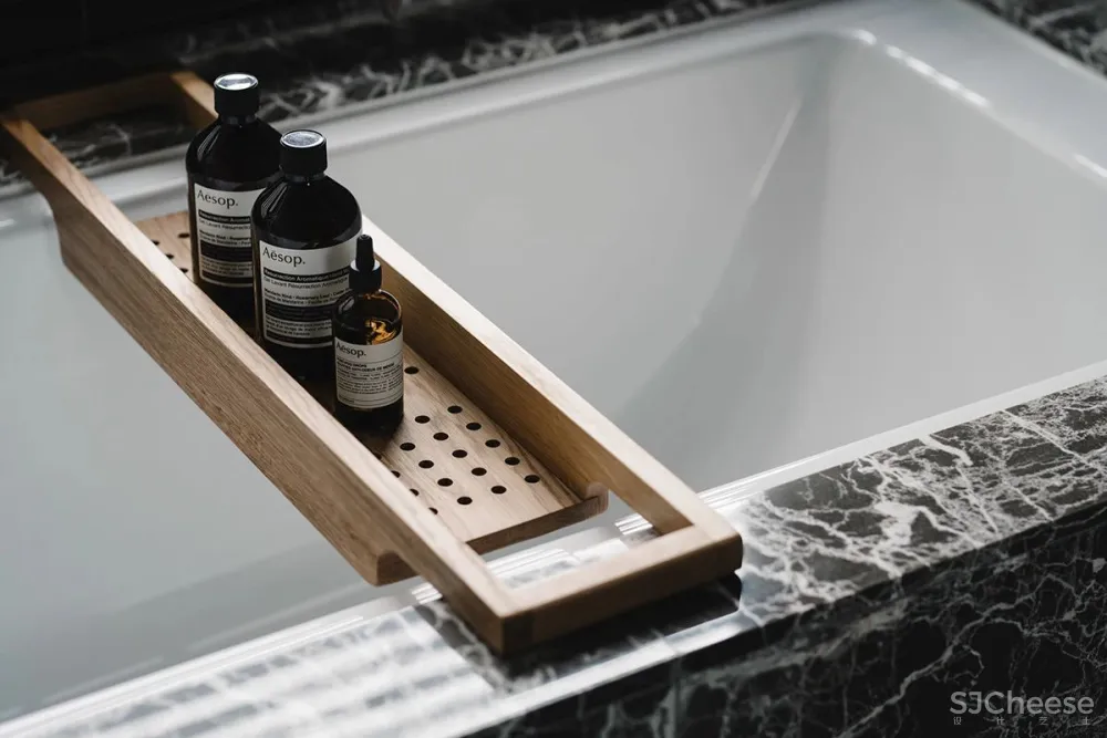 146㎡ 黑色调公寓,打造别样的轻奢感