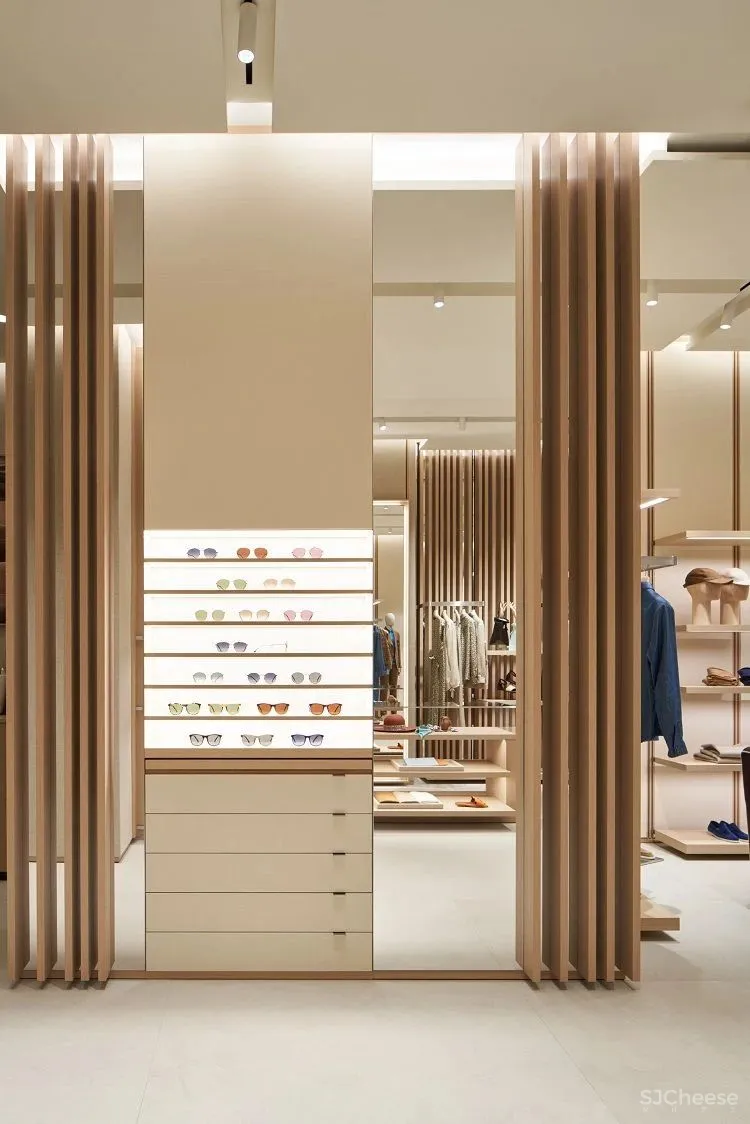 LVMH 在东京银座的两个奢侈品店,丝般金属和水晶玻璃,各有各的高级