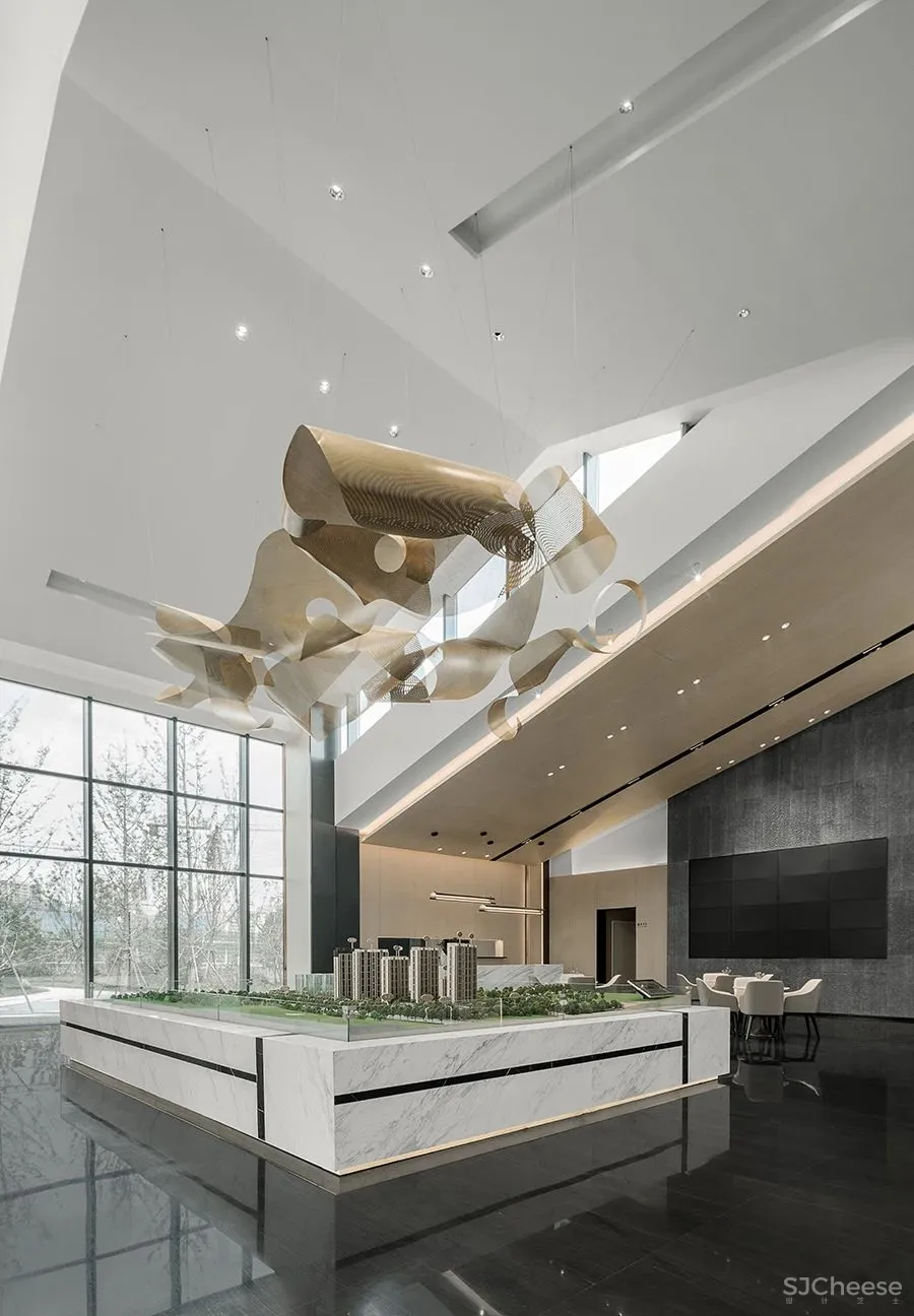 AGH：重叠、拆分、解构，演绎工业文明的重生