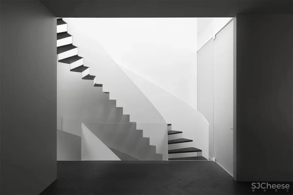 有色彩洁癖的设计师，设计的家居是什么样的？